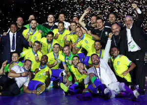 Moção de aplausos homenageia campeões da Copa do Mundo de Futsal